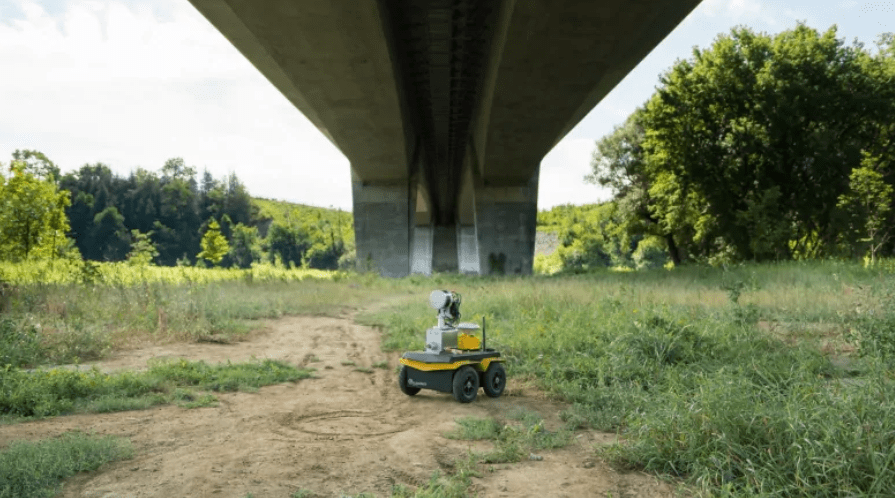 Robot bridge inspectors more reliable than people, UW researchers say